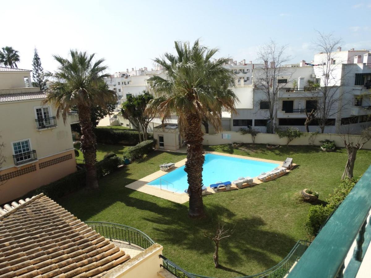 Com Piscina Junto A -